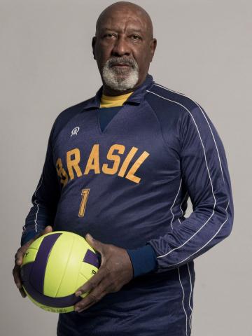 Expo Negrelli celebra legado de ícone do vôlei santista