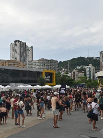 barracas de feira no novo quebra mar #paratodosverem 