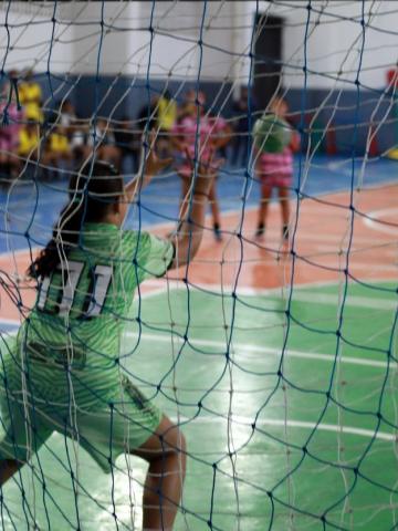 meninas jogando handebol #paratodosverem