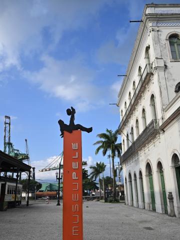 Fachada do Museu Pelé. #Paratodosverem