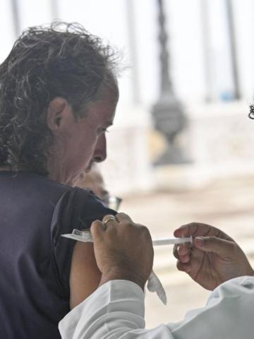 Vacinação em Santos. #Paratodosverem