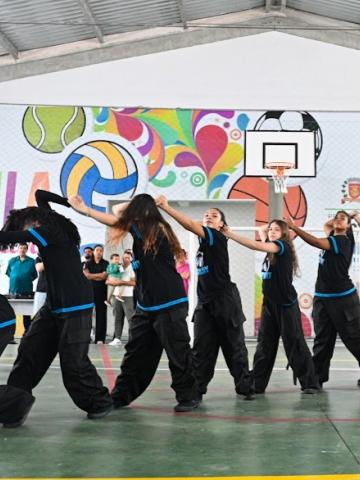 Apresentação de dança na Vila Criativa Estuário. #Paratodosverem