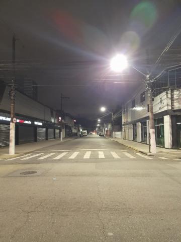 rua à noite iluminada #paratodosverem