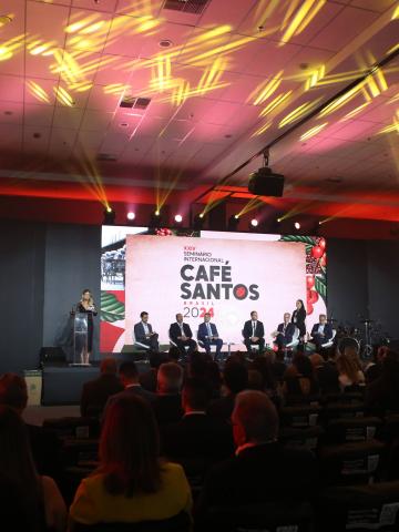 Com participantes de mais de 20 países, Santos recebe pela primeira vez evento internacional de café