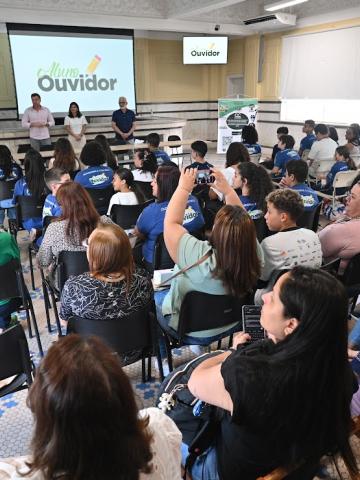 alunos ouvidores em reunião #paratodosverem