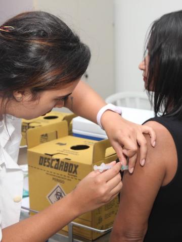Santos amplia vacinação contra a gripe para todos e faz Dia D neste sábado
