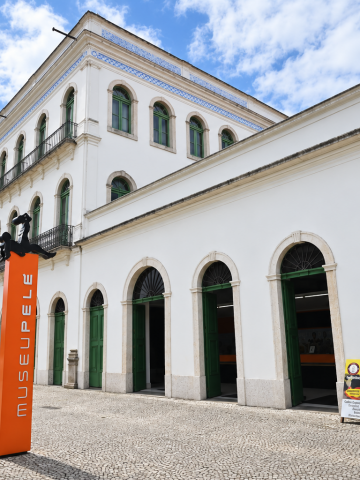 fachada do museu pelé #paratodosverem