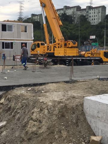 máquina sobre uma laje #paratodosverem