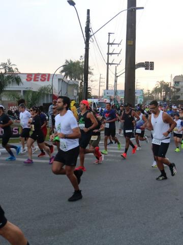 pessoas correndo na zona noroeste #paratodosverem