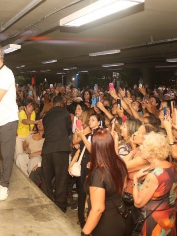 Carlinhos de Jesus dançando. #Paratodosverem