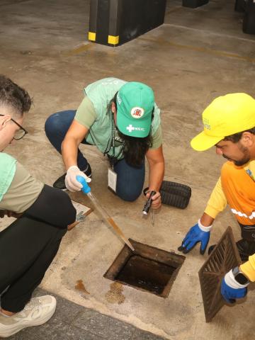 Agentes buscam focos de larva do mosquito. #Paratodosverem