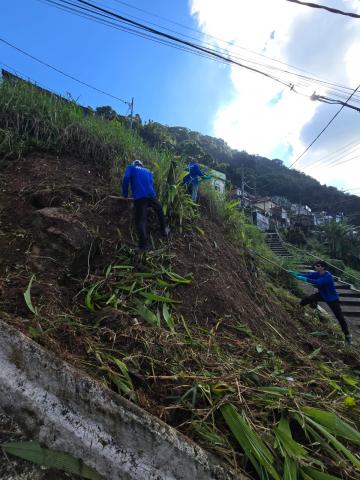 operários atuando na obra #paratodosverem 
