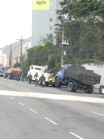 carros e agentes fazem fiscalização #paratodosverem
