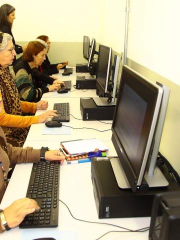 Vovonauta: Santos abre inscrições para curso de informática para idosos