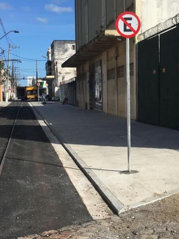 trecho de rua com nova pavimentação e calçadas. #paratodosverem