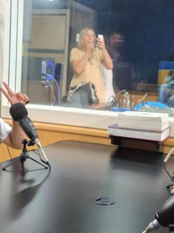 alunas participando do podcast #paratodosverem