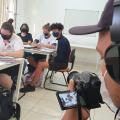 câmera filma estudantes em sala de aula #parsatodosverem