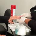 close up de serviço de manicure. #paratodosverem
