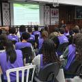 adolescentes acompanham palestra #paratodosverem 