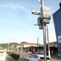 radar afixado em poste em avenida. #paratodosverem