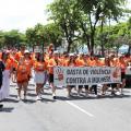Caminhada pelo fim da violência contra mulheres. #Paratodosverem