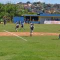 homens jogando futebol #paratodosverem