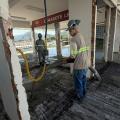 operários atuando na obra #paratodosverem 