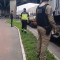 agentes falam com motoristas #paratodosverem