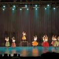 bailarinas com figurino dançando em palco #paratodosverem