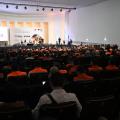 pessoas com coletes da defesa civil acompanham o congresso #paratodosverem