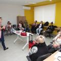 mulheres acompanham curso #paratodosverem 