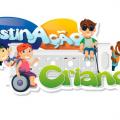 logomarca do Destinação Criança, com arte de crianças e a mureta de Santos