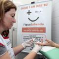técnica testa dedo de mulher #paratodosverem 