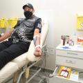 Integrante de moto clube doa sangue em hemonúcleo. #paratodosverem