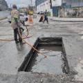 operário atua em sistema de drenagem #paratodosverem 