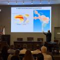pessoas assistem a palestra #paratodosverem