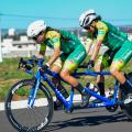 ciclistas na bicicleta tandem. #Paratodosverem