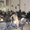 mulheres e homens estão sentados aguardando atendimento no Centro de Emprego. #paratodosverem