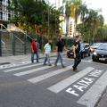 Reforço em sinalização de avenida em Santos antecipa mudança no controle de tráfego