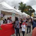 Público circula por área gastronômica do evento. #pracegover