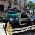 Encontro traz 70 automóveis antigos ao Centro Histórico de Santos