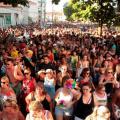 foliões participam de banda na rua. #paratodosverem