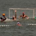 Atletas jogam polo aquatico no mar #paratodosverem