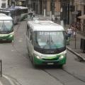 rua com quatro ônibus transitando. #paratodosverem