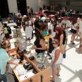 Turistas de cruzeiros lotam o Museu Pelé e bonde de Santos