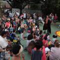 público assiste apresentaçao de circo #paratodosverem