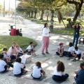 Alunos em projeto na Praia do Boqueirão. #Paratodosverem