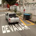 carro passa em cruzamento #paratodosverem