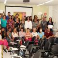 grupo de alunos e outras pessoas na entrega de certificados. #paratodosverem 