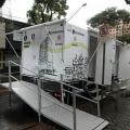 Feiras livres de Santos ganham novo trailer sanitário adaptado para pessoas com deficiência